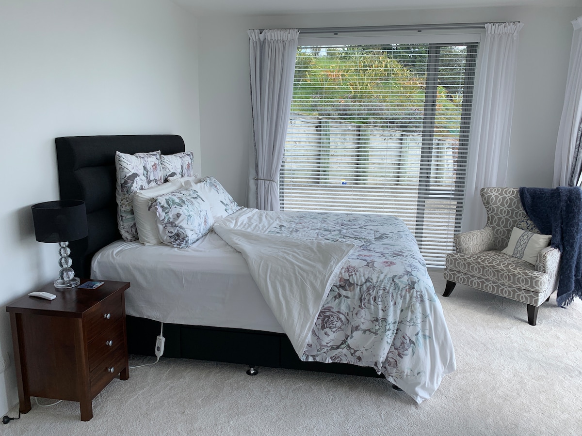 Të pret një krevat i rehatshëm dopio "king"