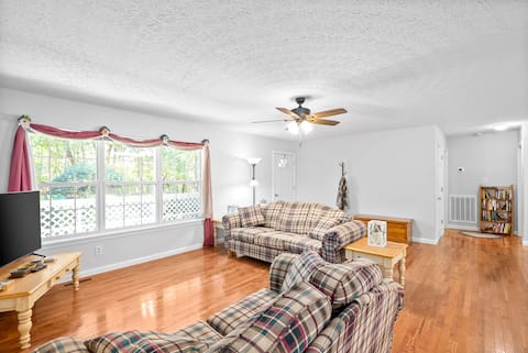 Top Airbnb: The Cross Creeks Hide Away in Clarksville
