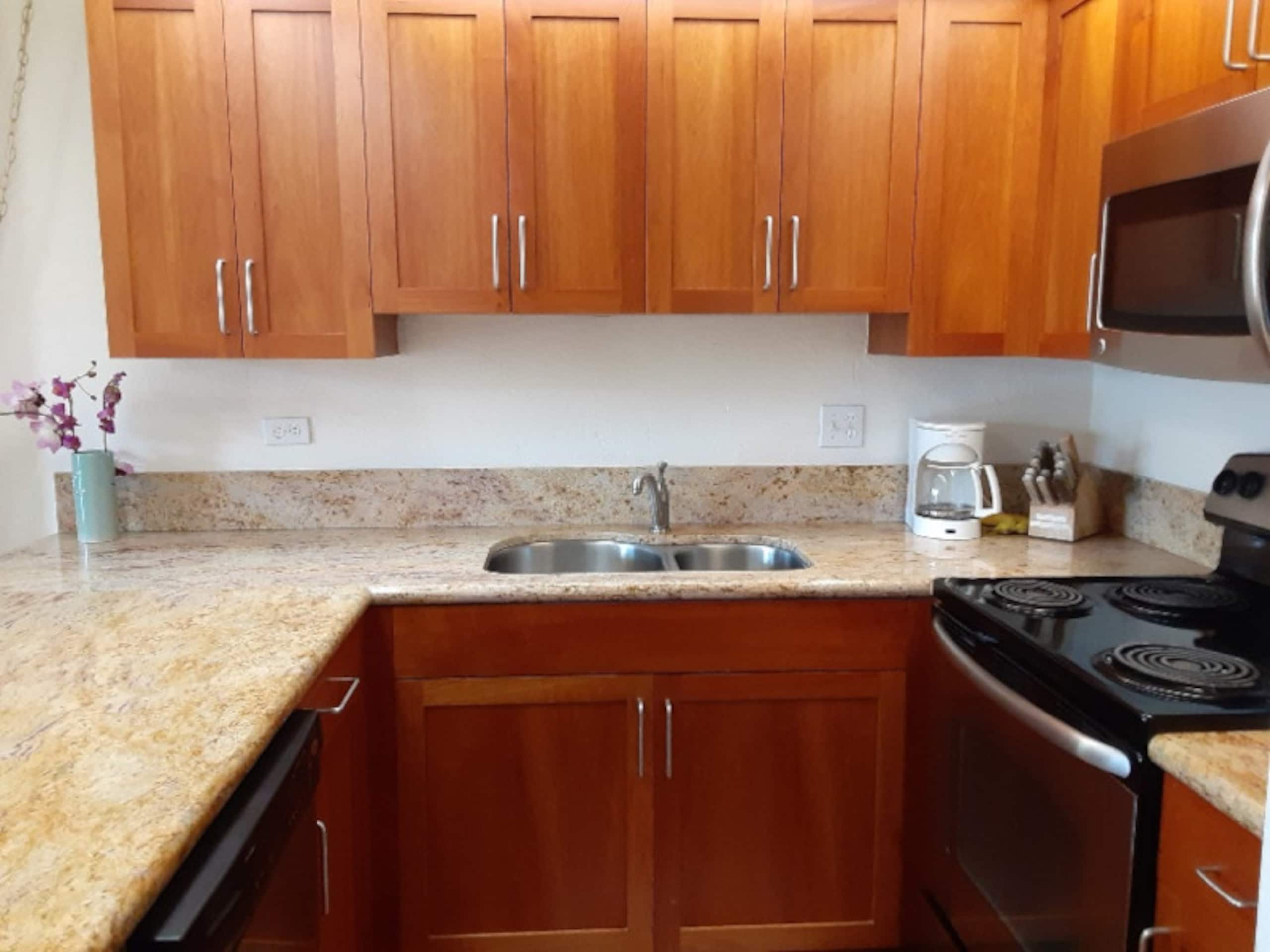Condo in Lahaina · ★4.86 · 1 bedroom · 1 bed · 1 bath - Image 6