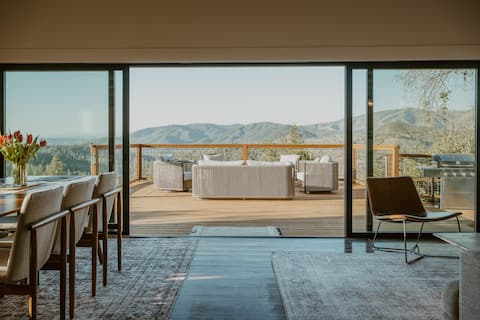 Zen Yosemite w/ Sauna, Hot tub, EV Charger & Views