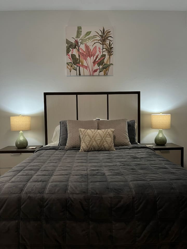 The main bedroom is very cozy and elegant.  It has a queen size bedroom set with a dresser, night tables, closet space and a TV with basic cable and Internet.   The room is air conditioned.  Perfect room for relaxing.