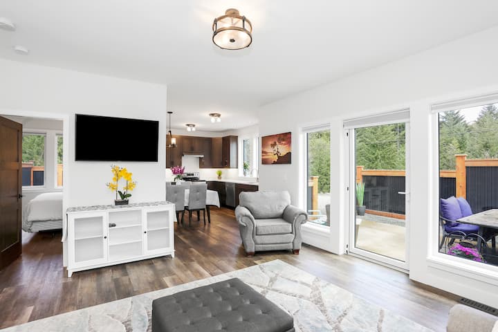 Suite On The Hill - Vancouver Island