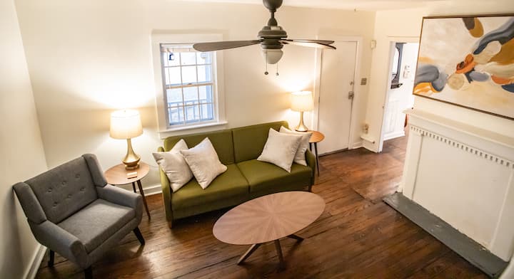 Cozy, Historic, Downtown Cottage - Charleston, SC