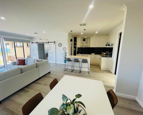 The Front Row - Kangaroo Island
Seafront Location