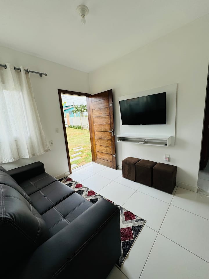 Смарт телевизор 43”  (достъп до филми, сериали и телевизионни предавания.