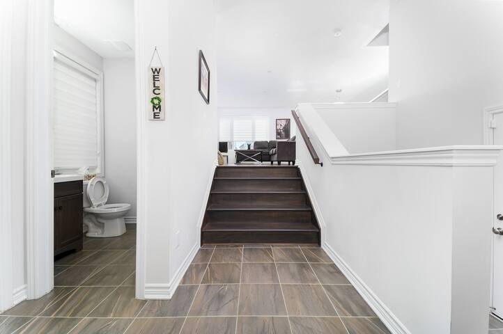 Modern 4BR • 7 Beds | Orléans | Near DT & Shops gallery image 2