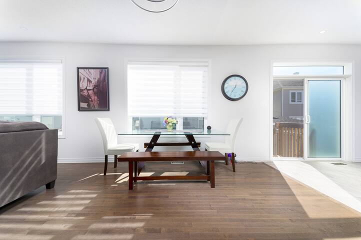 Modern 4BR • 7 Beds | Orléans | Near DT & Shops gallery image 5