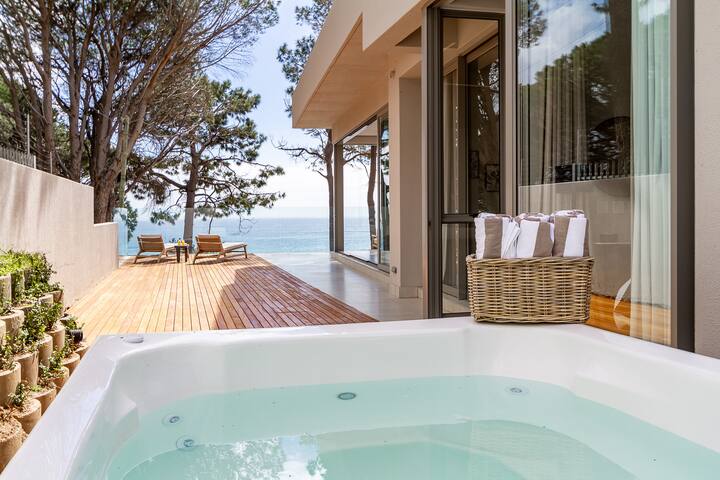 NEW Modern 3 Bed Retreat In The Heart Of Camps Bay gallery image 3