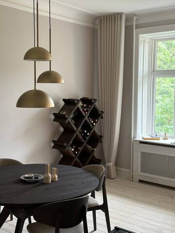 Charming luxury apartment, 141 sqm, heart of city gallery image 2