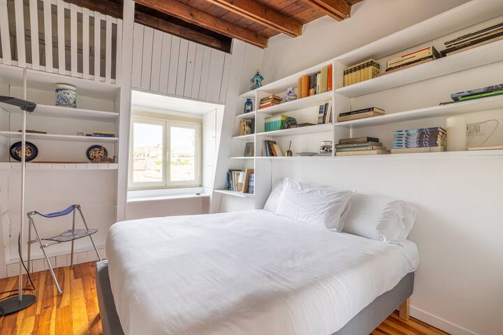 Topfloor Apartment at Pantheon gallery image 4