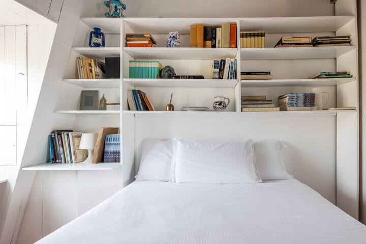 Topfloor Apartment at Pantheon gallery image 5