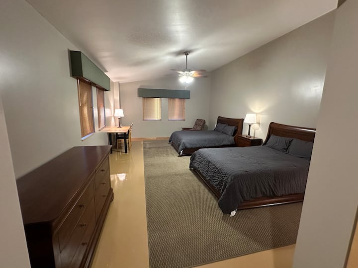 Midwest Hospitality- 8 rooms, 12 beds, 10 Bathroom - Hotels for