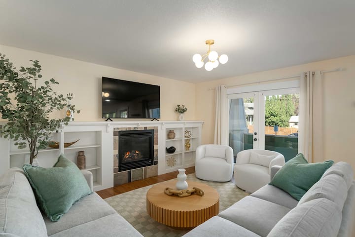 5 BD/3.5BA -Arcade-WFH Desks-Pool/Pingpong Table