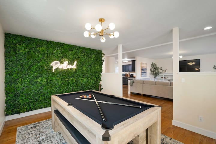 5 BD/3.5BA -Arcade-WFH Desks-Pool/Pingpong Table gallery image 2