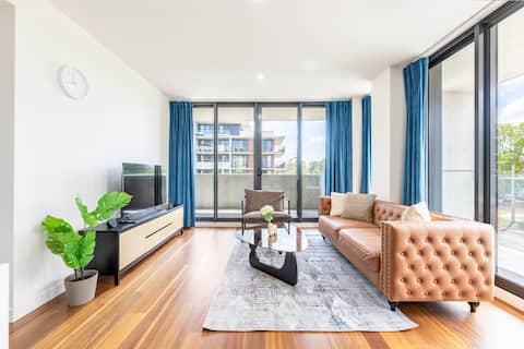 Top Airbnb: @Modern 3BR Apt Near Canberra Center & ANU, 2 park in Braddon