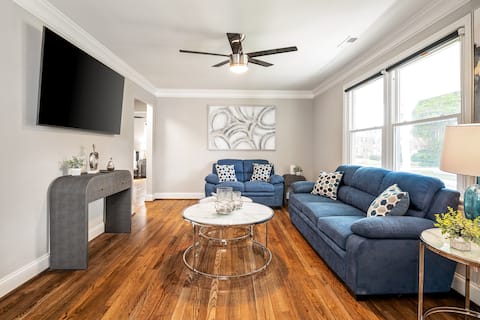 Fenced Yard, Swing Set: Pawfect for Family & Dogs!