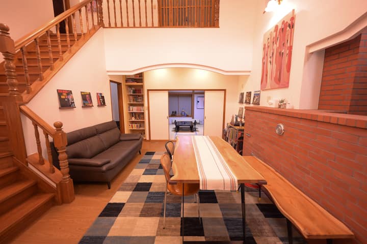 5 minutes from the ski resort! Free Subway Station Shuttle