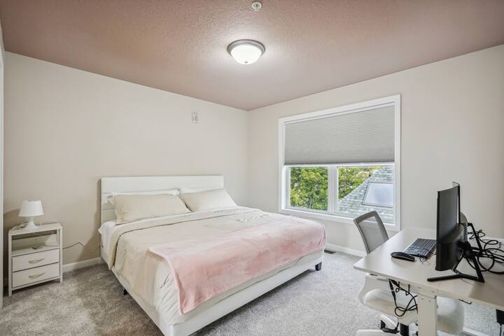 Luxury 4BR/5BA Home w/ Rooftop Near Downtown gallery image 4