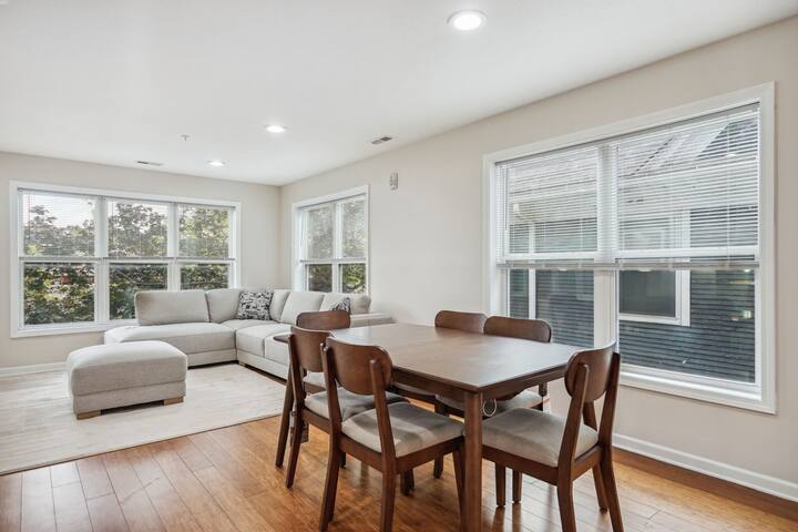 Luxury 4BR/5BA Home w/ Rooftop Near Downtown gallery image 5