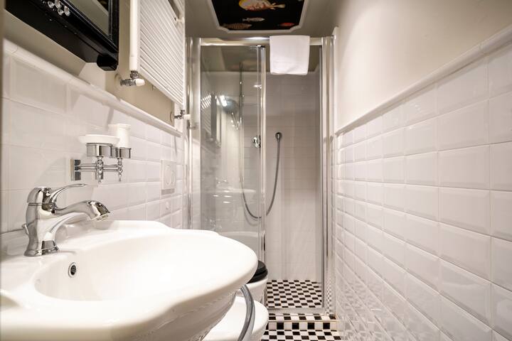 [Pontevecchio] Design e comfort in palazzo storico gallery image 5