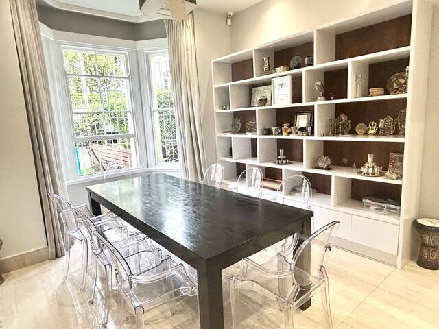 The Sea Breeze gallery image 4