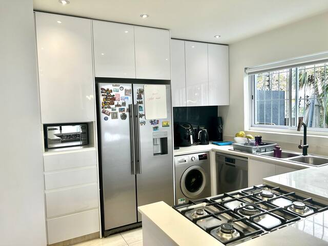 The Sea Breeze gallery image 3