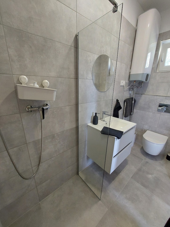 Lake Side Apartmans Apt.6.     1 Room With Jacuzzi - Zalaegerszeg