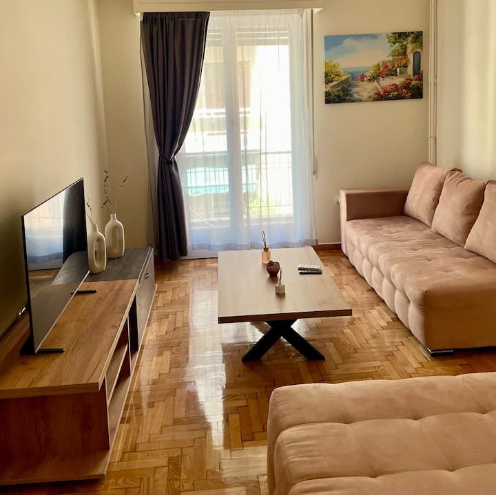 Spacious Apartment Near Metro - Athens