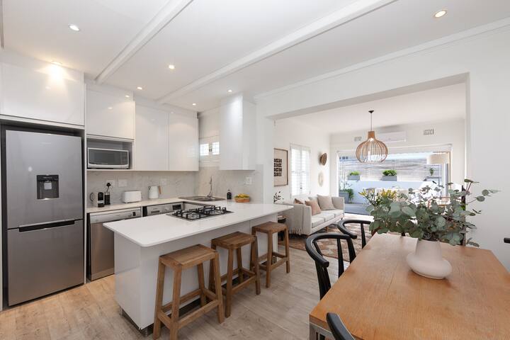 The Cottage in Green Point gallery image 3