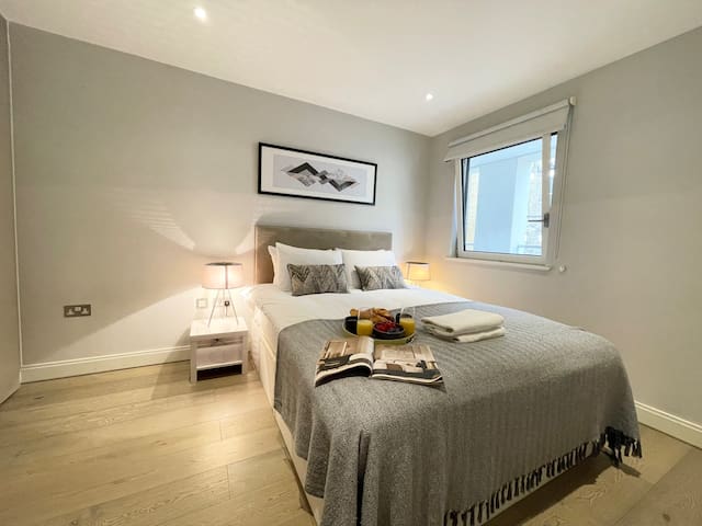 Chic 2 Bed Flat in Westminster