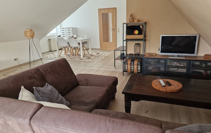 Charmante, Geräumige Wohnung Mit Möbliertem Balkon - Osnabrück