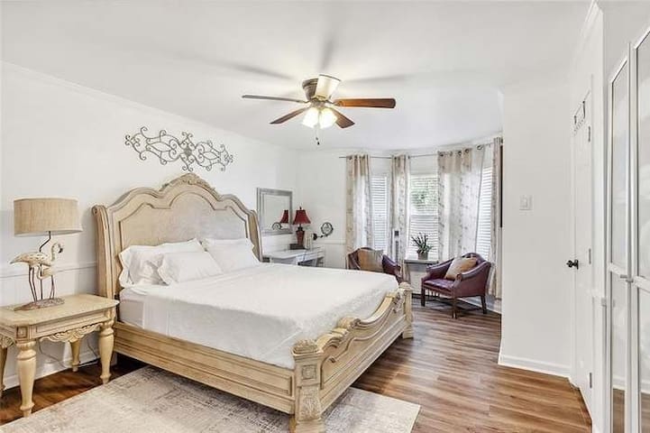 NOLA Retreat-Home Away From Home gallery image 4