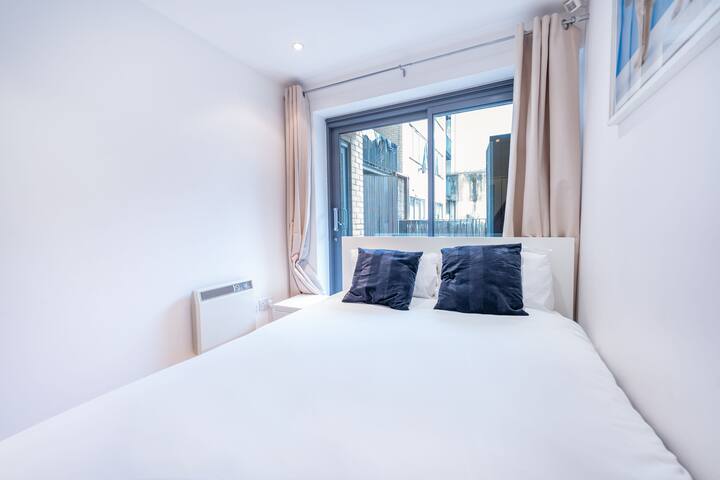 Prince William Gem gallery image 3