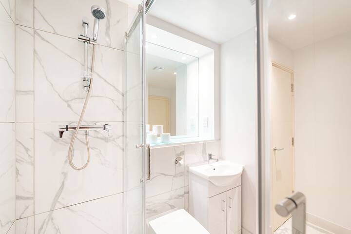 Prince William Gem gallery image 5