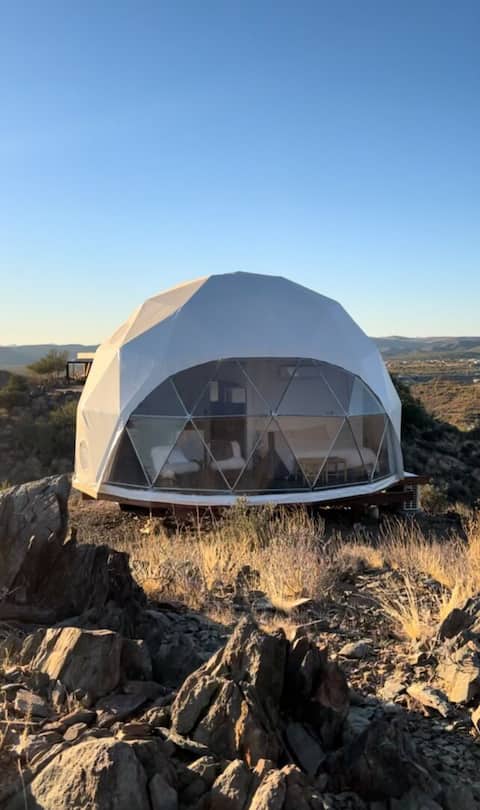 Glamping Dome W/Hotub Projector Deck