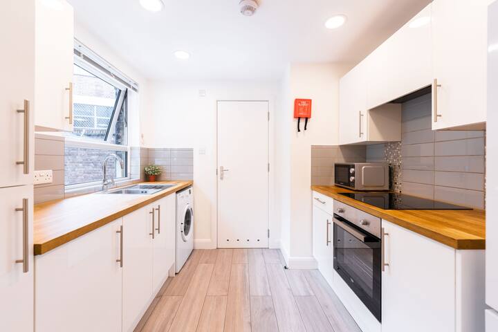 Farringdon 2 Bed Retreat gallery image 3