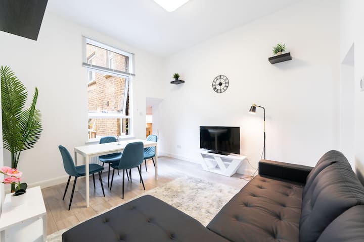 Farringdon 2 Bed Retreat