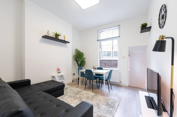 Farringdon 2 Bed Retreat gallery image 2