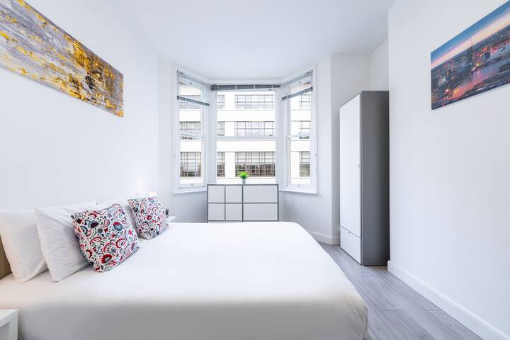 Farringdon 2 Bed Retreat gallery image 4