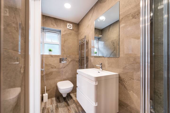 Farringdon 2 Bed Retreat gallery image 5