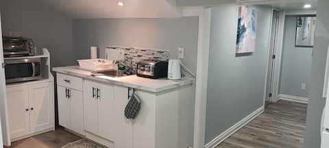 Top performing Airbnb: Paradise Home Riverside Stay in River West