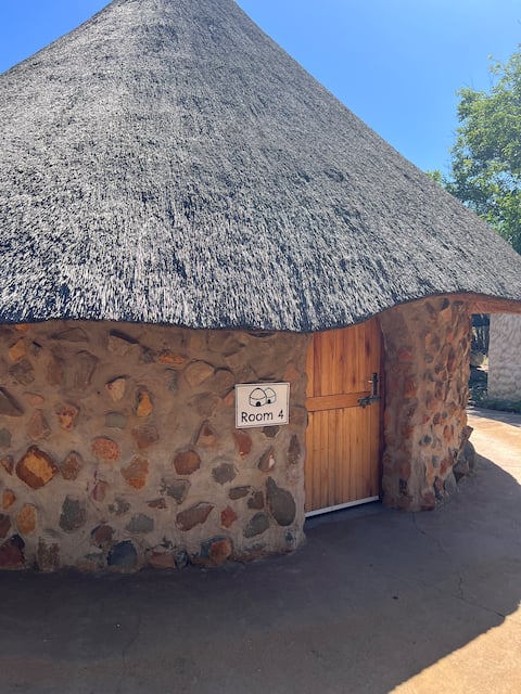 Kwakunje Guest Lodge Hut 4