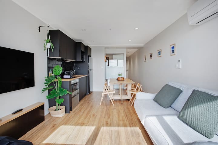 City Escape Apt With Views, Pool & Gym - 오클랜드