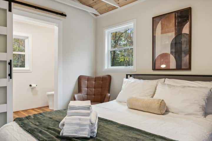 Private guest house bedroom