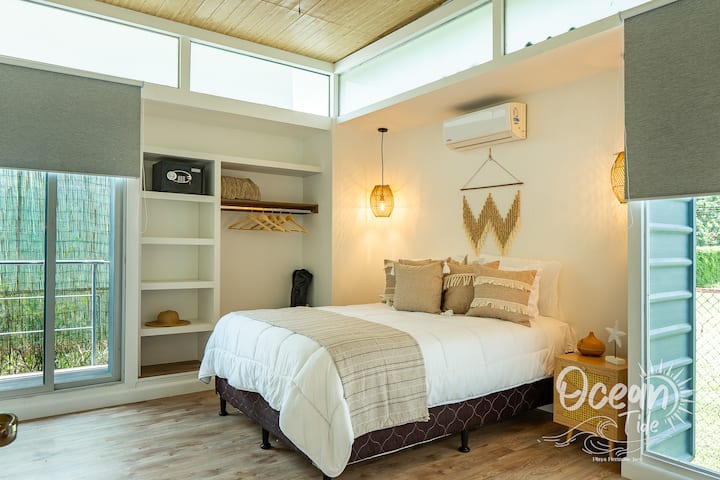 房间安静舒适，专为您休息而设计。 这里有宽敞的床、柔和的床上用品和轻松的氛围，是您在一天探索后休息的完美场所。