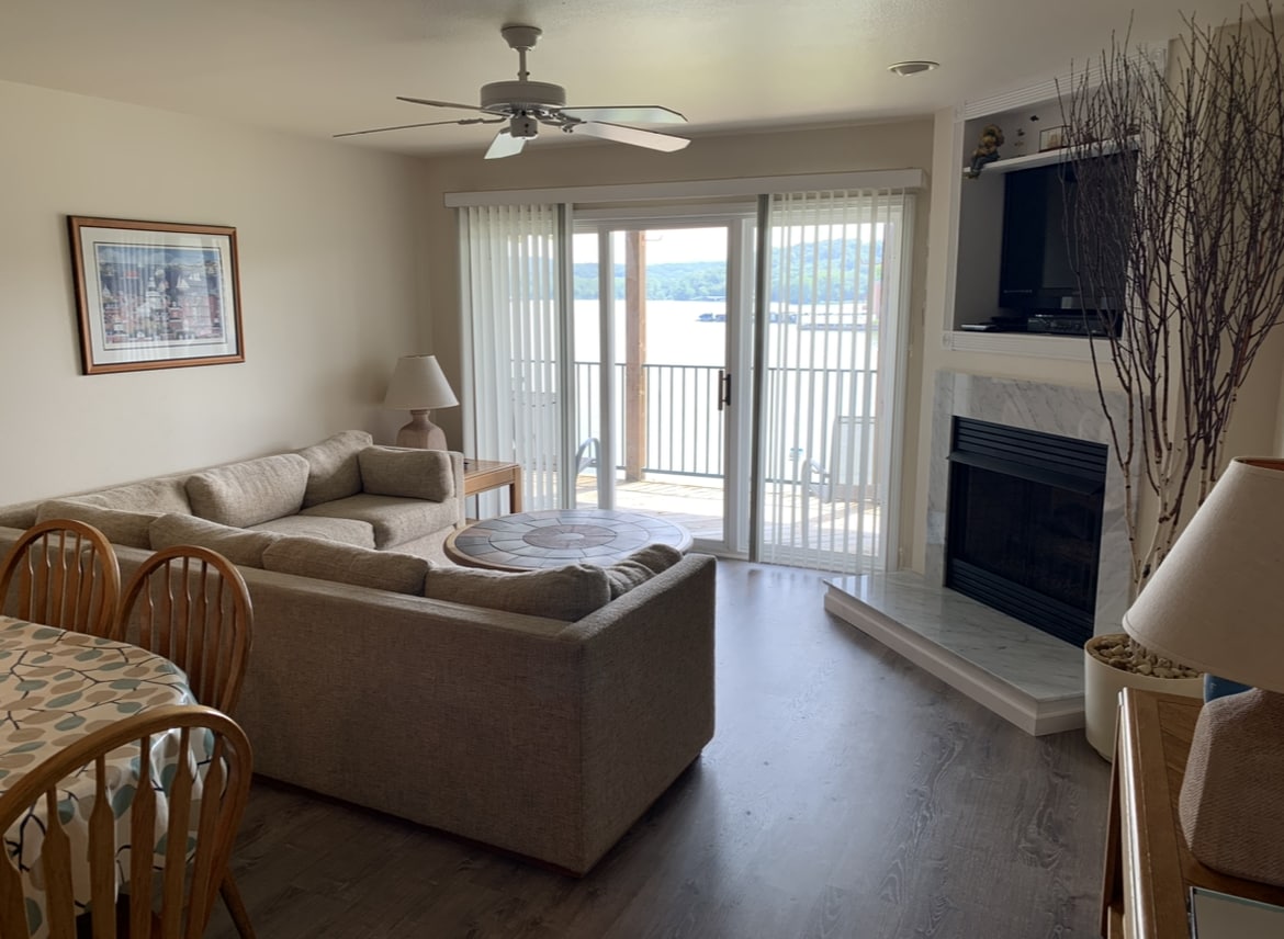 Beautiful 3BR/2BA Cedar Glen Condo Condominiums for Rent in Camdenton