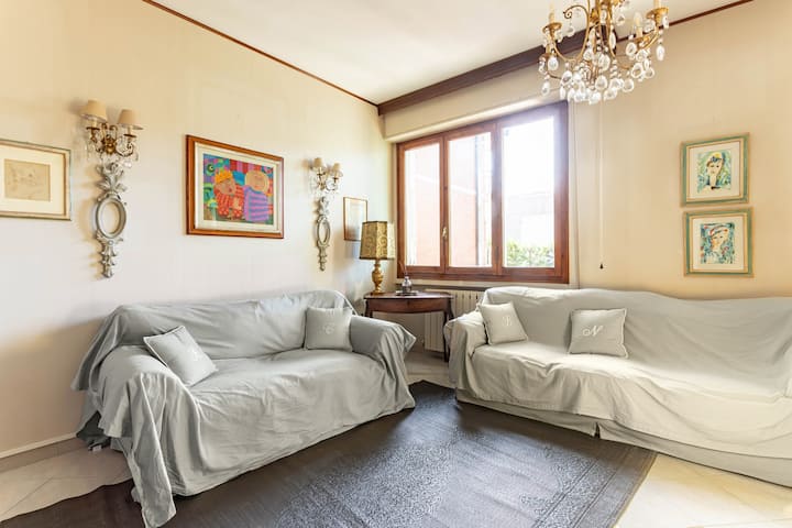 Guesthost - Bright Apt With Parking Near The Beach - Forte dei Marmi