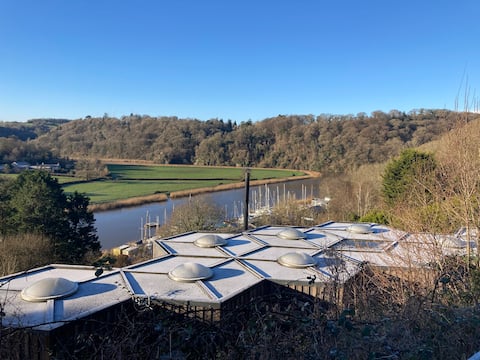 Unique home
fantastic river views!
Calstock