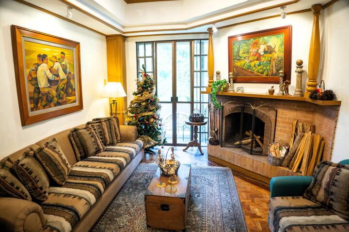Art Gallery Penthouse With Hotel-comfort Beds - Baguio