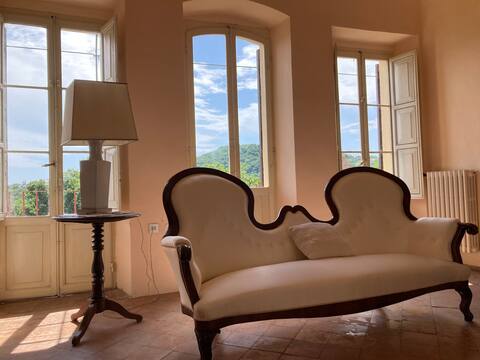 Apartment in a period building